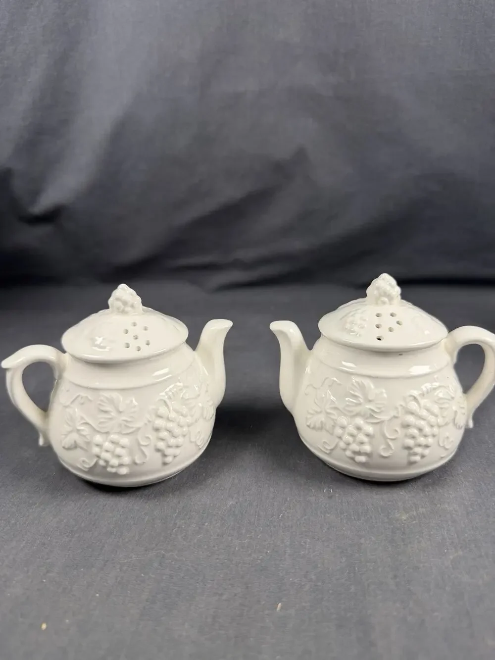 VTG MCM Ceramic Teapot Salt Pepper Shakers Enesco Japan White Grapevine